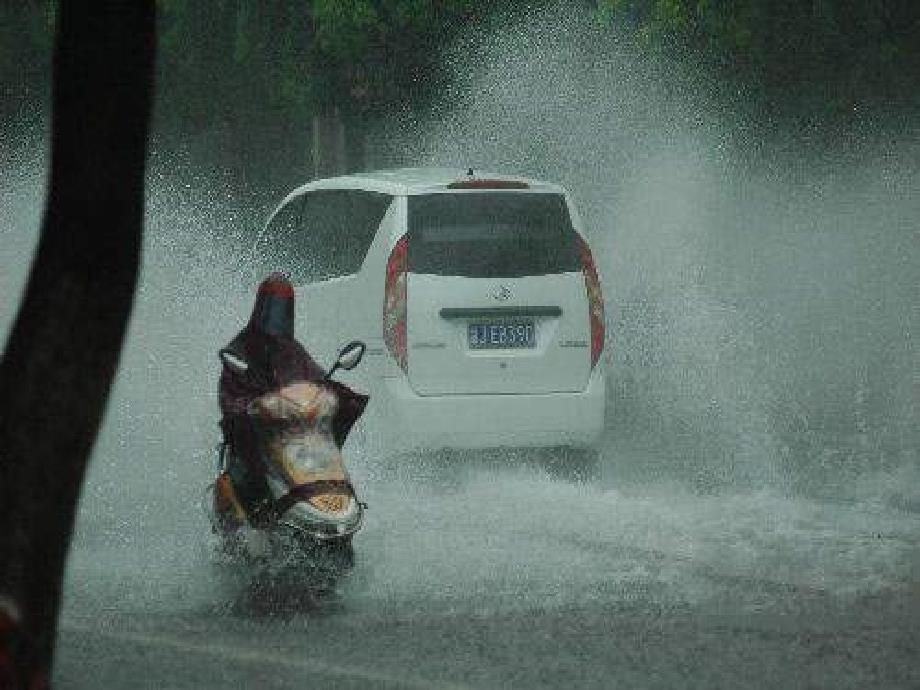 西南师大版六年级语文下册五单元17暴风雨的启示课件10_第3页